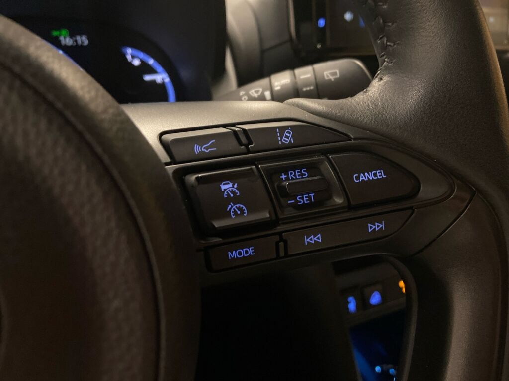 Toyota Yaris Cross 2023 Oranssi