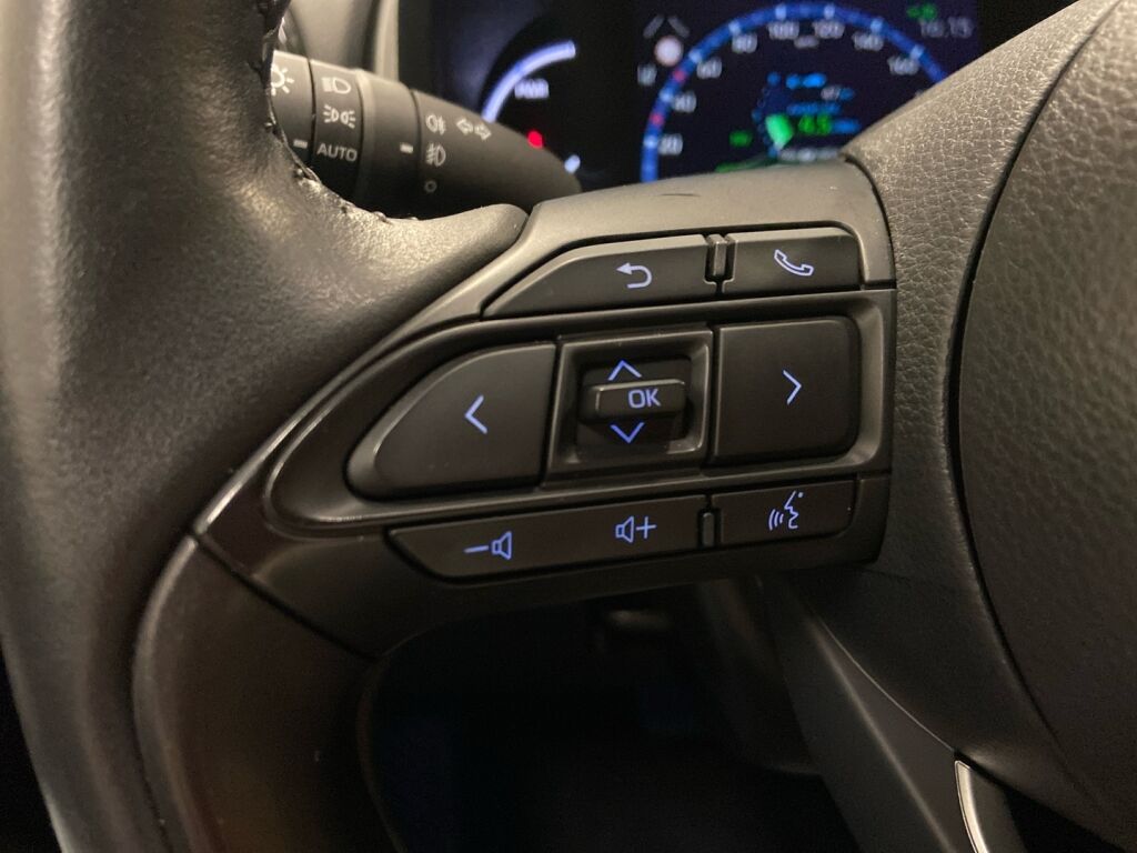 Toyota Yaris Cross 2023 Oranssi