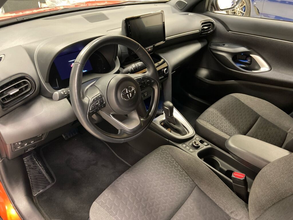 Toyota Yaris Cross 2023 Oranssi