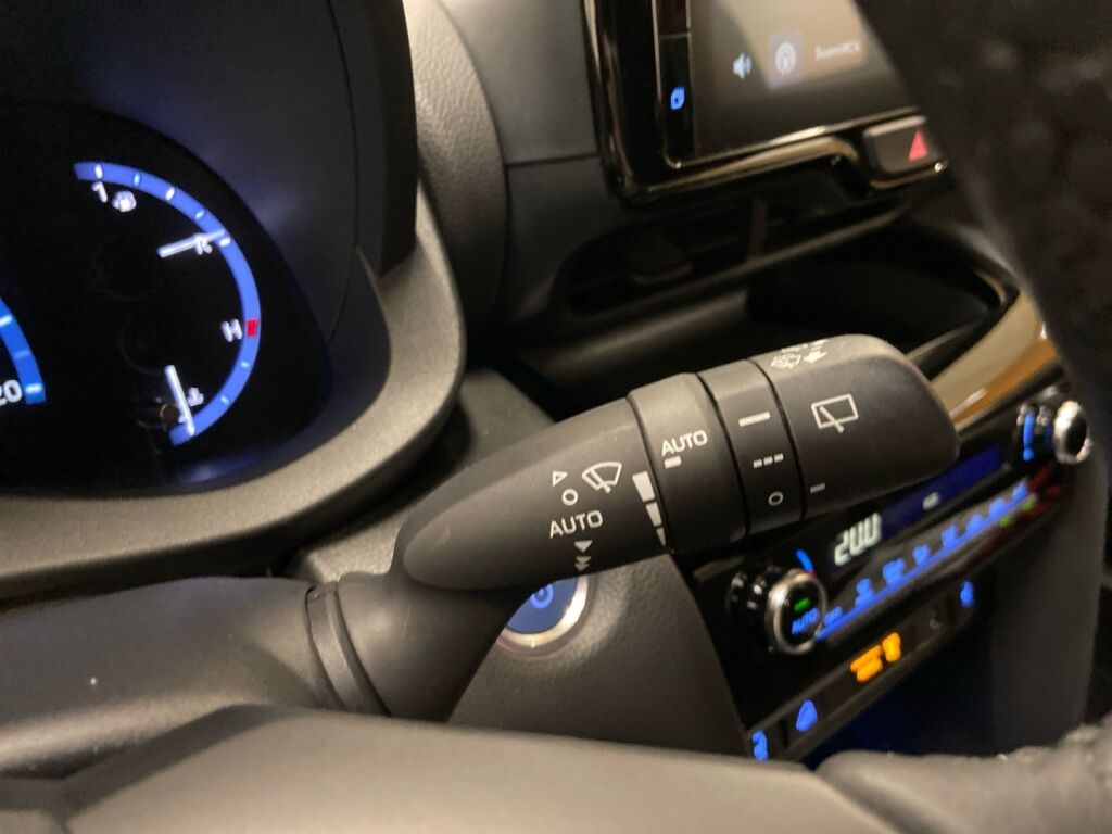 Toyota Yaris Cross 2023 Oranssi