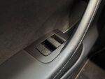 Tesla Model Y 2023 Sininen