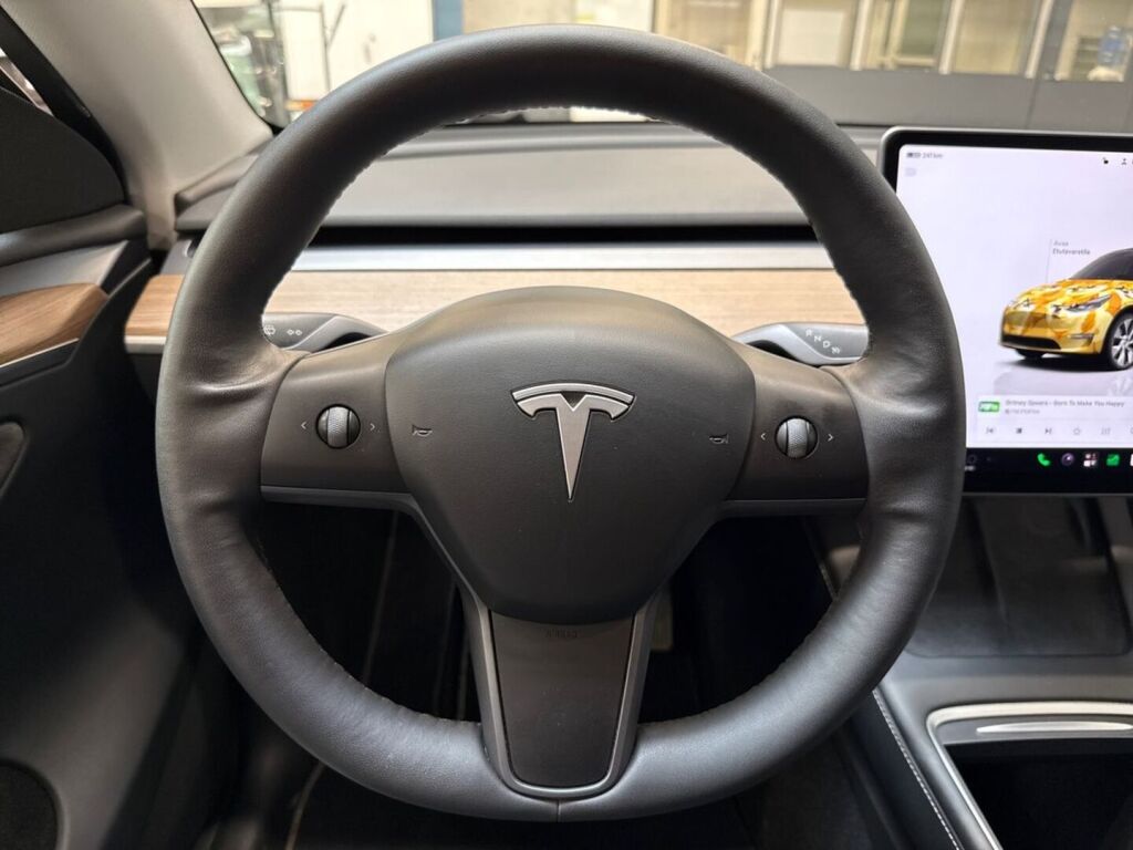 Tesla Model Y 2023 Sininen