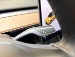 Tesla Model Y 2023 Sininen