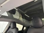 Tesla Model Y 2023 Sininen