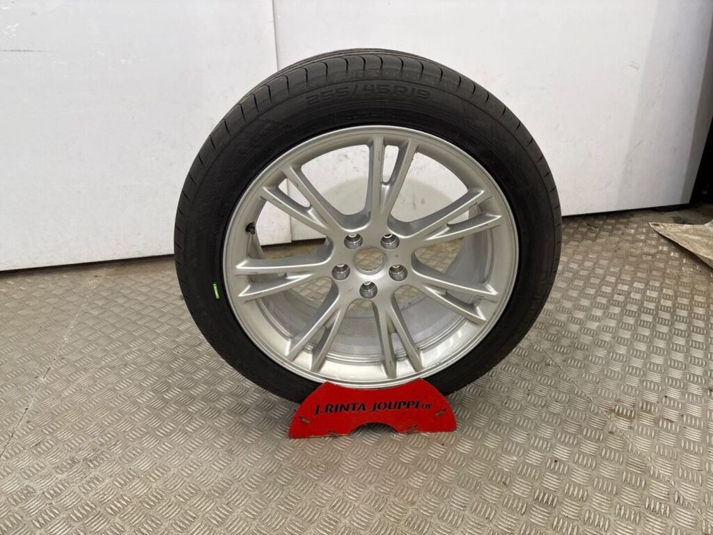 Tesla Model Y 2023 Sininen