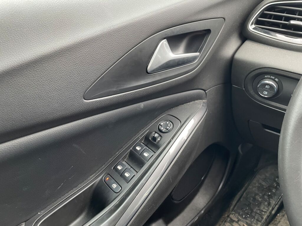 Opel GRANDLAND X 2020 Musta