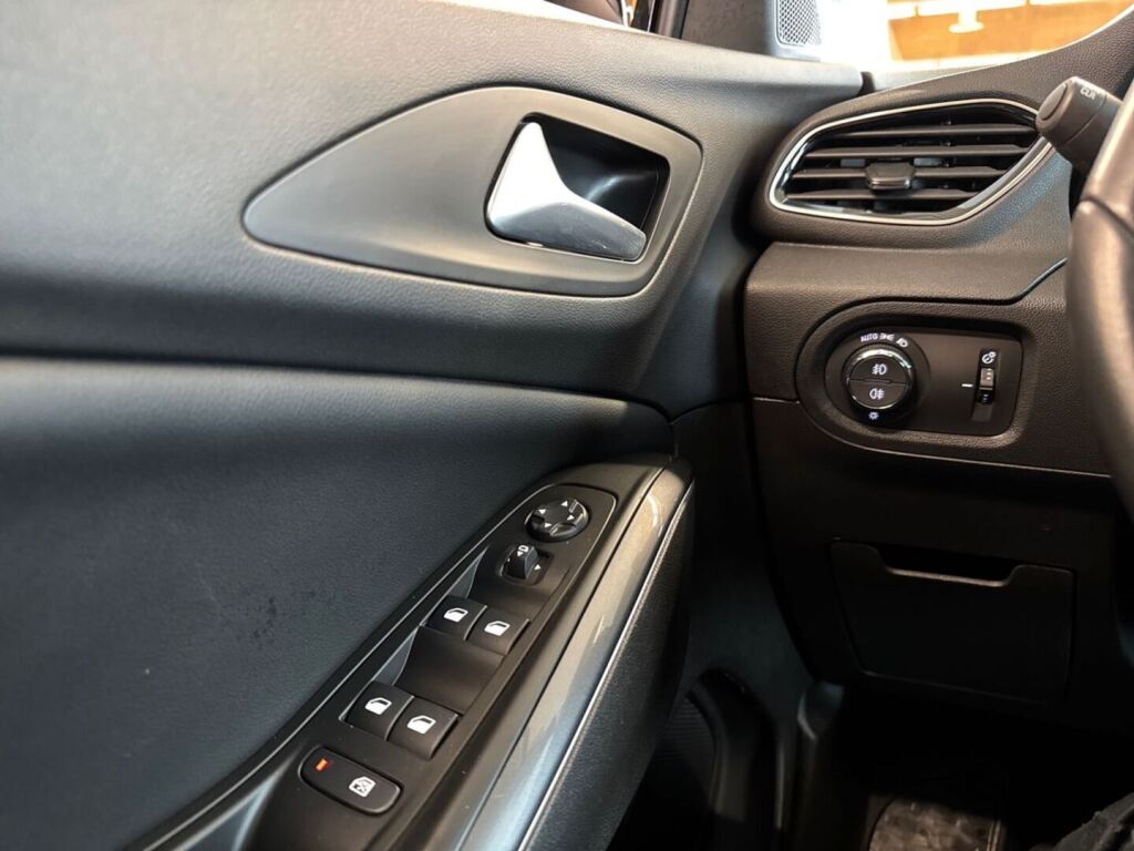 Opel GRANDLAND X 2020 Musta