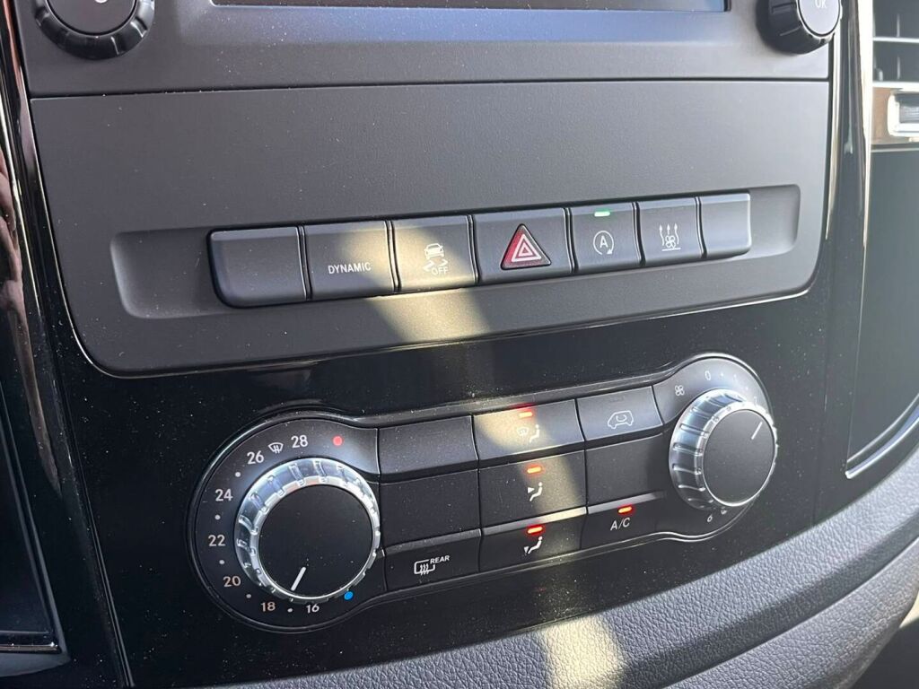 Mercedes-Benz Vito 2023 Musta
