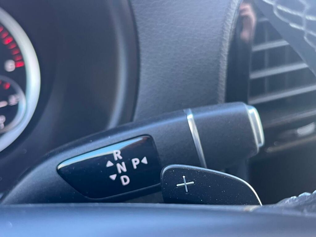Mercedes-Benz Vito 2023 Musta