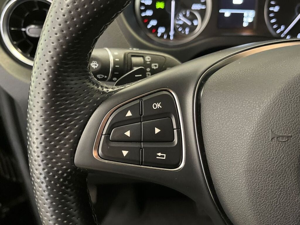 Mercedes-Benz Vito 2023 Musta
