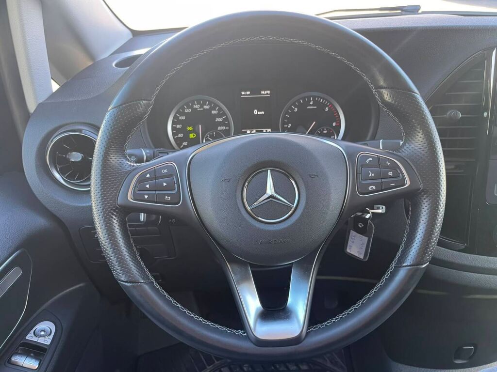 Mercedes-Benz Vito 2023 Musta
