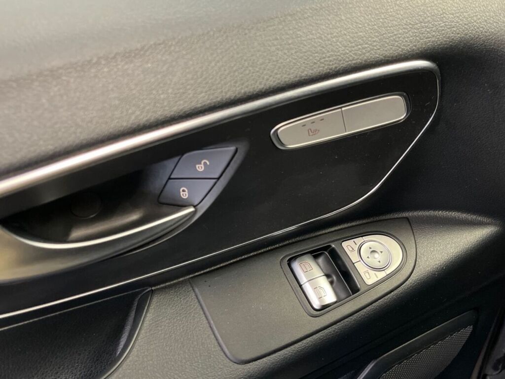 Mercedes-Benz Vito 2023 Musta