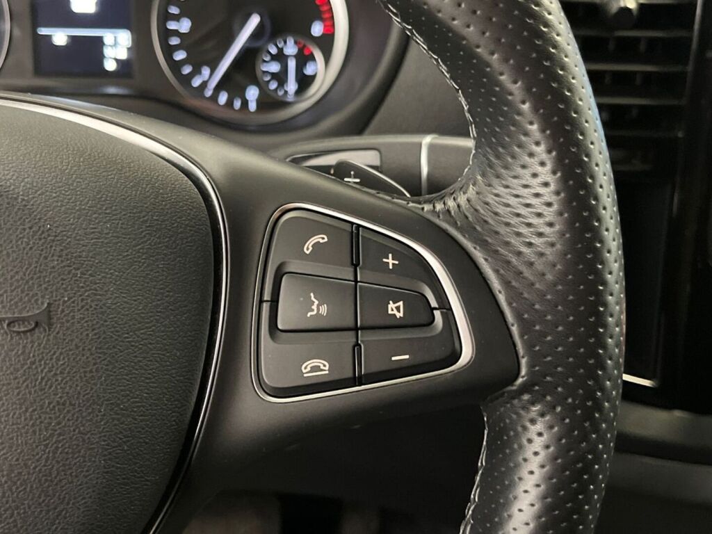 Mercedes-Benz Vito 2023 Musta