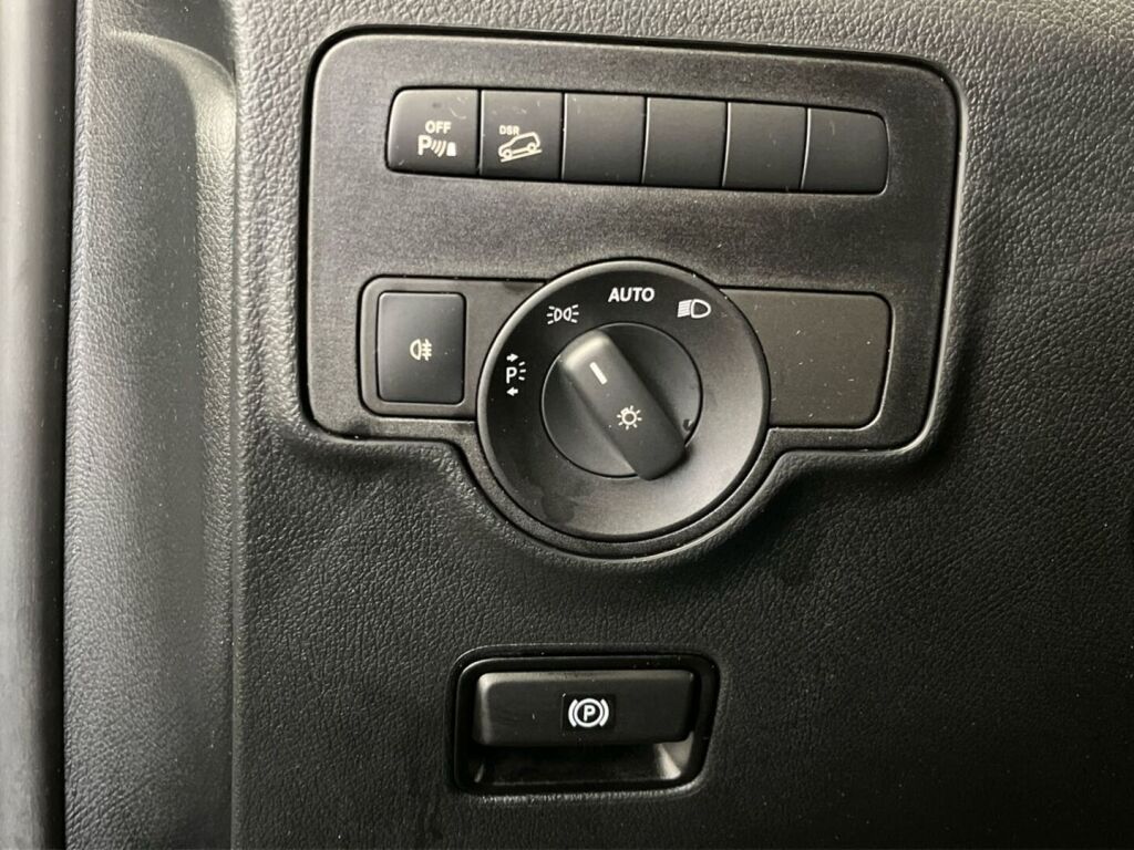 Mercedes-Benz Vito 2023 Musta