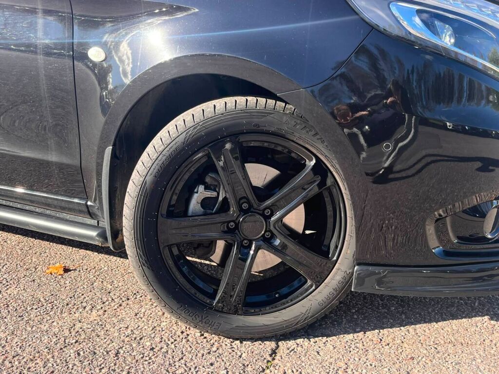 Mercedes-Benz Vito 2023 Musta