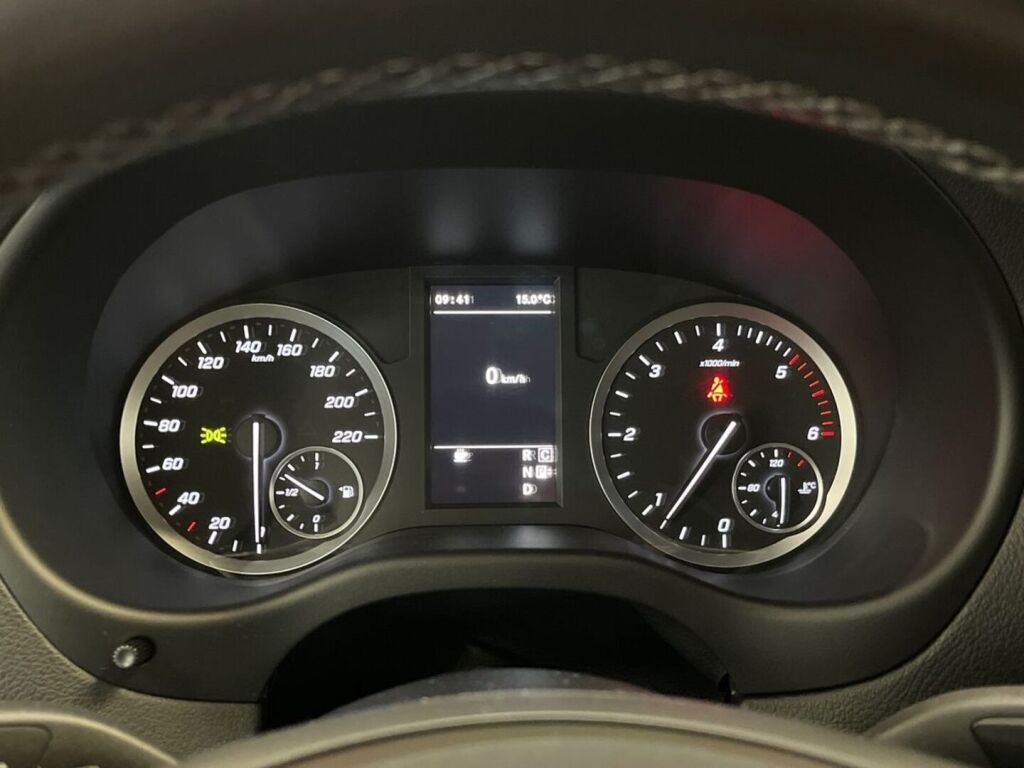 Mercedes-Benz Vito 2023 Musta