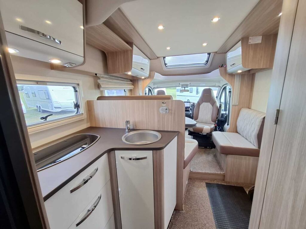 Bürstner Ixeo Time IT 726 J.Edition 2023 Valkoinen