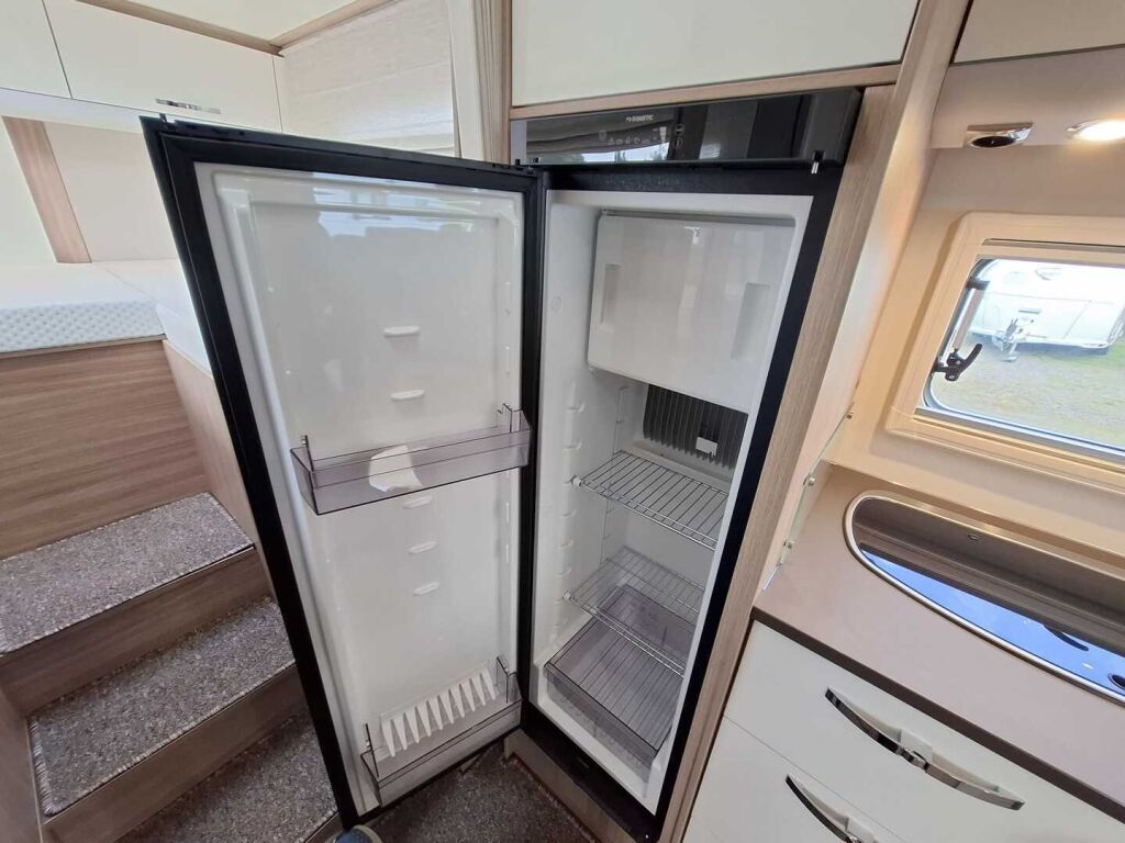 Bürstner Ixeo Time IT 726 J.Edition 2023 Valkoinen