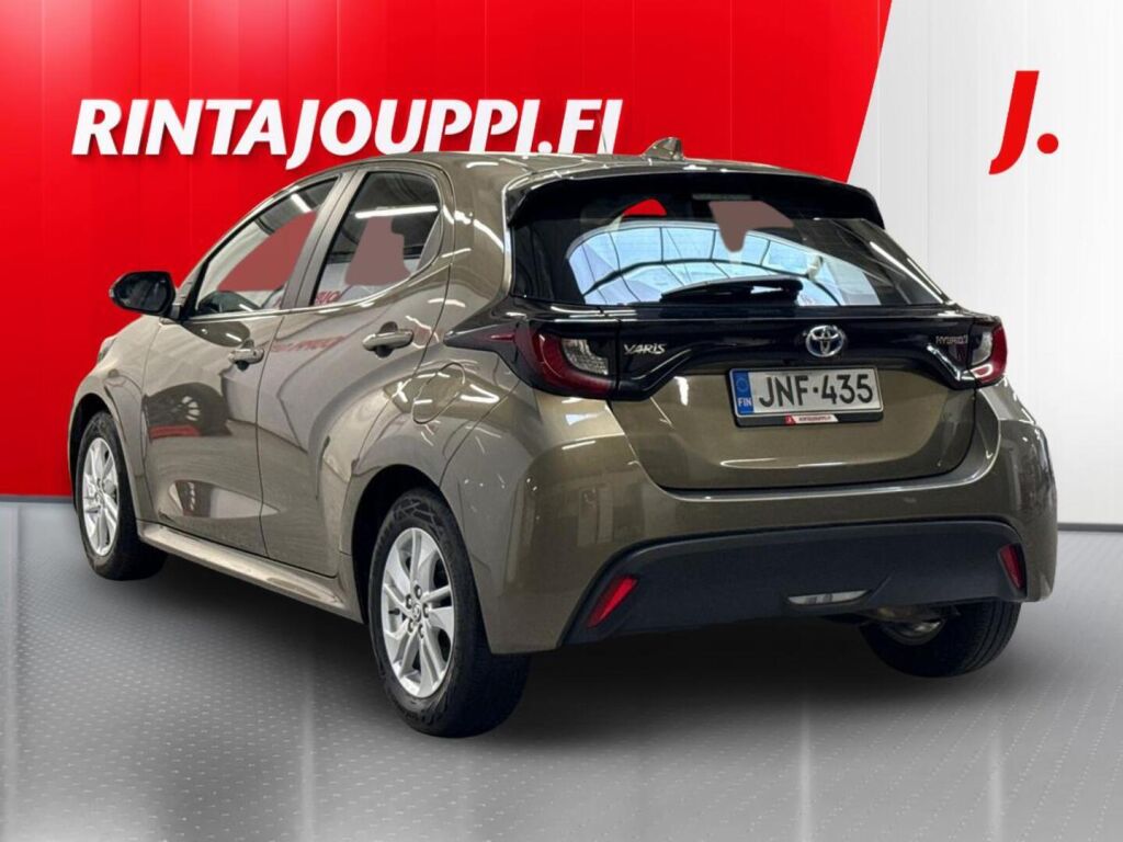 Toyota Yaris 2024 Ruskea (beige)