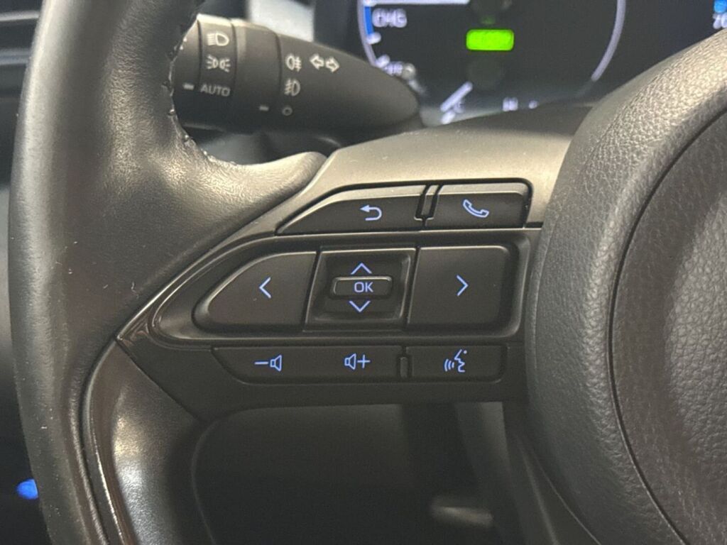 Toyota Yaris 2024 Ruskea (beige)