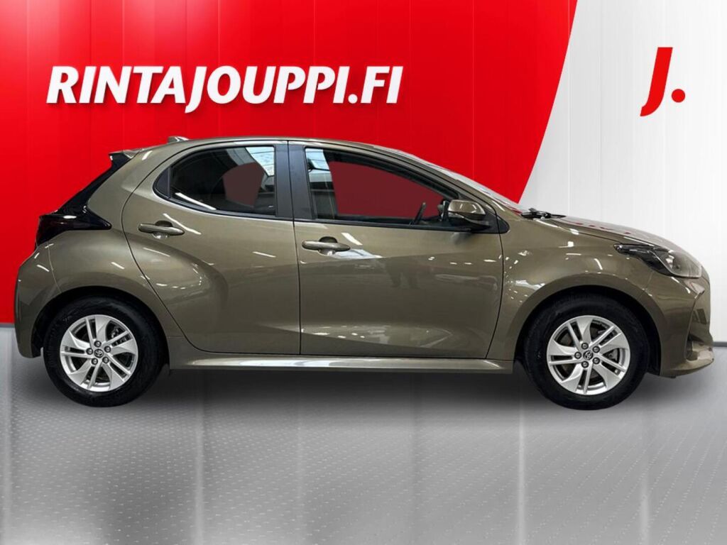 Toyota Yaris 2024 Ruskea (beige)