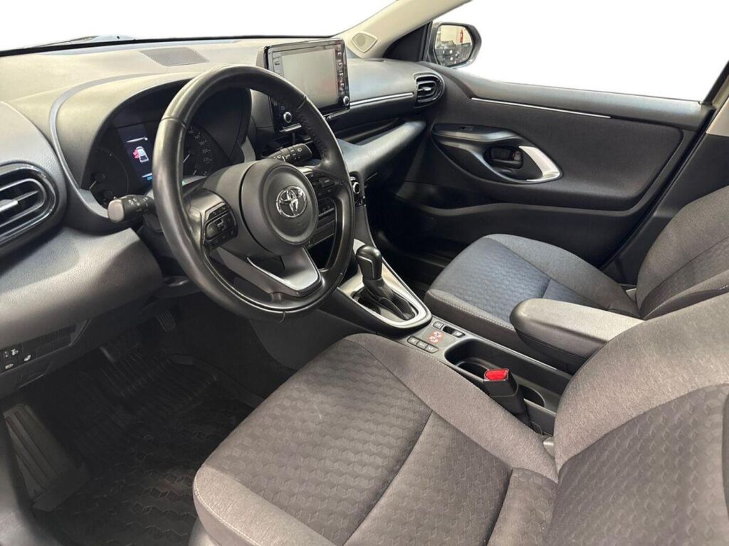 Toyota Yaris 2024 Ruskea (beige)