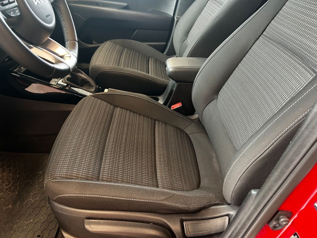 Kia Stonic 2024 Punainen