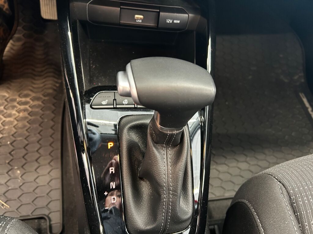 Kia Stonic 2024 Punainen