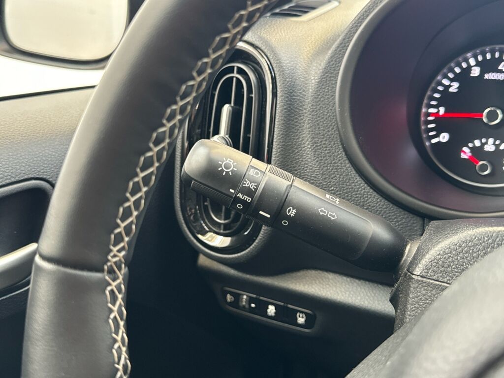 Kia Picanto 2024 Musta