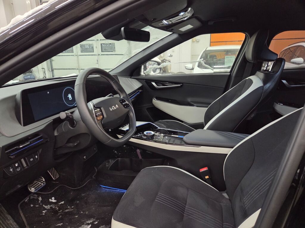 Kia EV6 2024 Musta