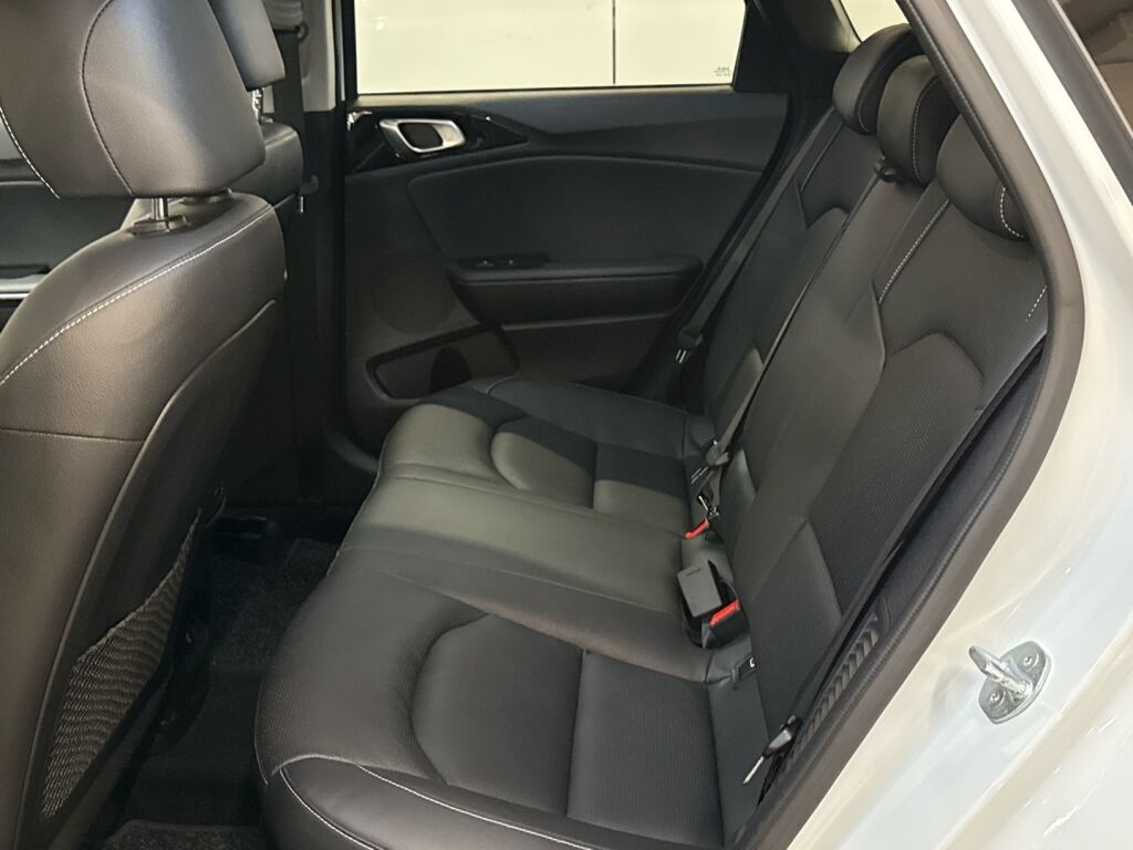 Kia Ceed 2025 Valkoinen