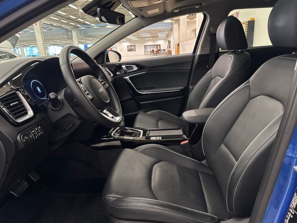 Kia Ceed 2025 Sininen