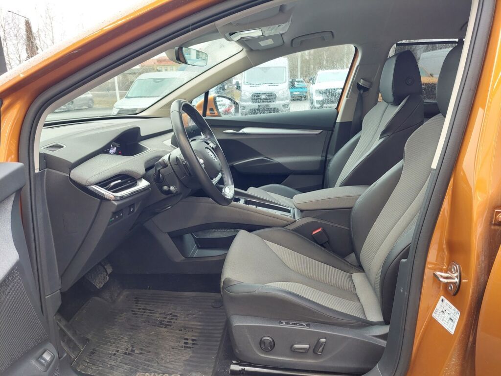 Skoda Enyaq 2023 Oranssi
