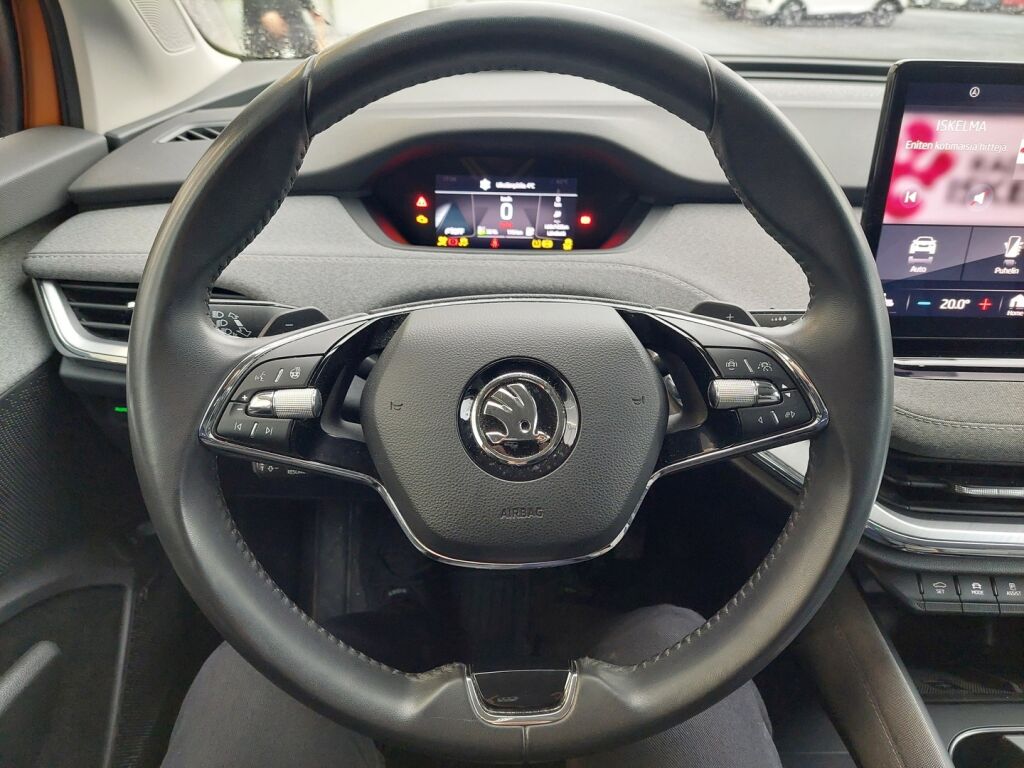 Skoda Enyaq 2023 Oranssi