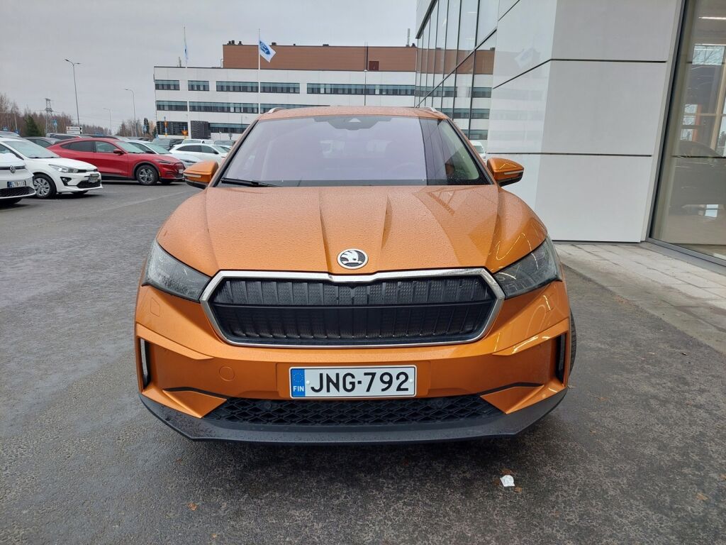Skoda Enyaq 2023 Oranssi
