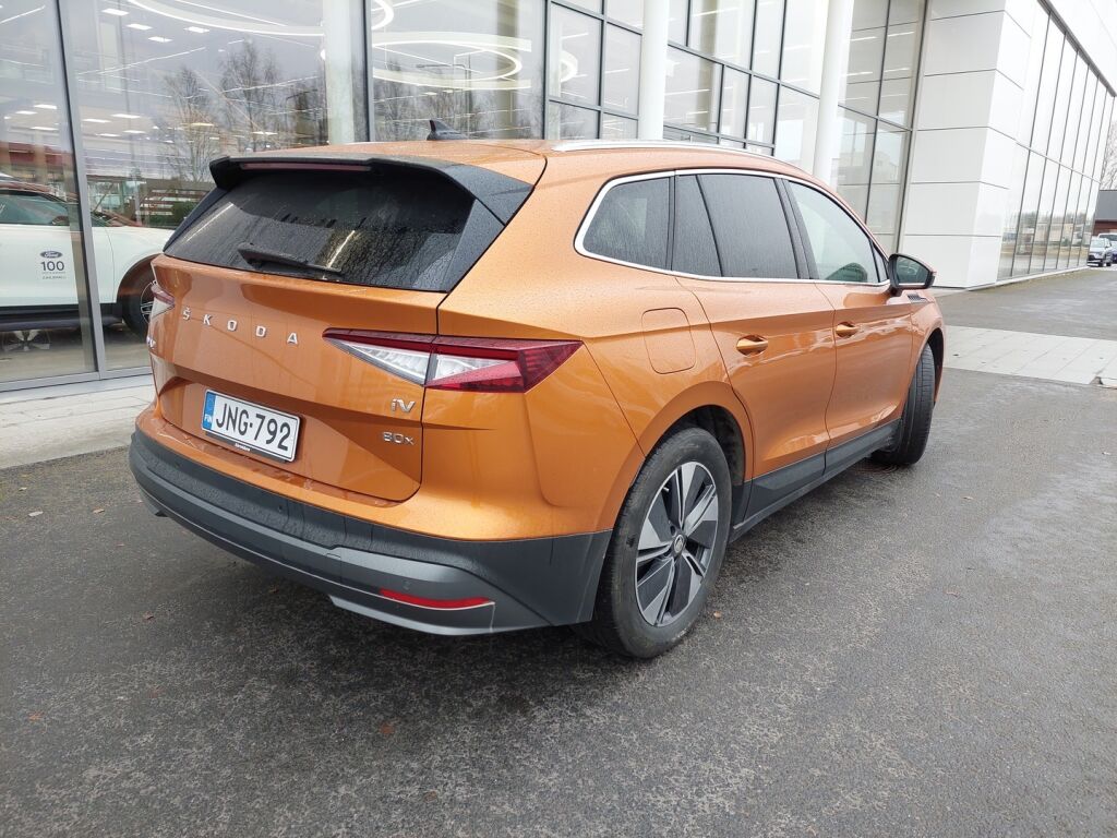 Skoda Enyaq 2023 Oranssi
