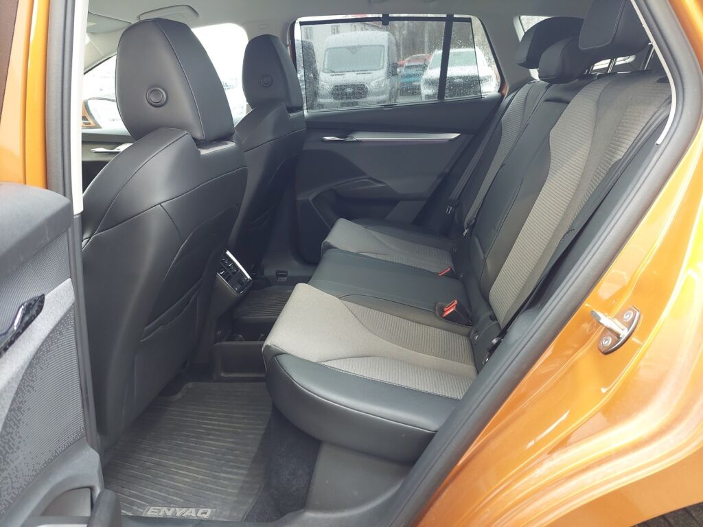 Skoda Enyaq 2023 Oranssi