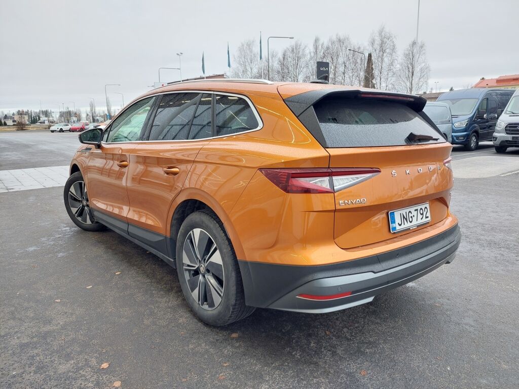 Skoda Enyaq 2023 Oranssi