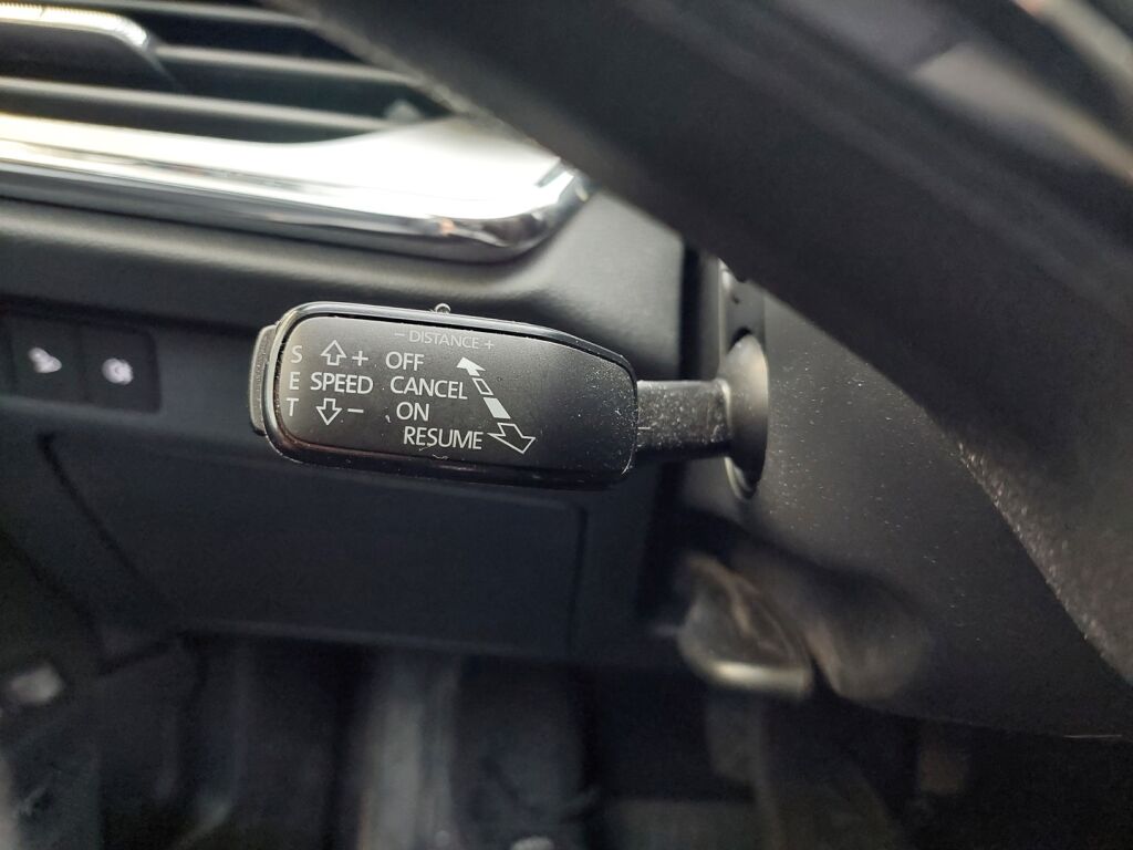 Skoda Enyaq 2023 Oranssi