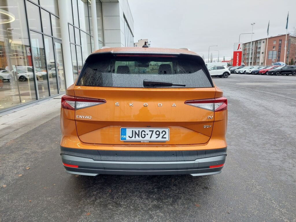 Skoda Enyaq 2023 Oranssi