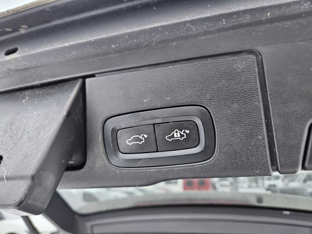 Volvo XC60 2020 Valkoinen