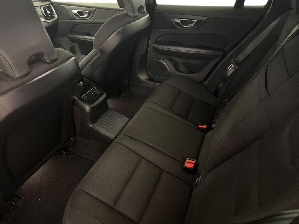 Volvo V60 2021 Valkoinen
