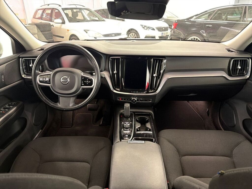 Volvo V60 2021 Valkoinen