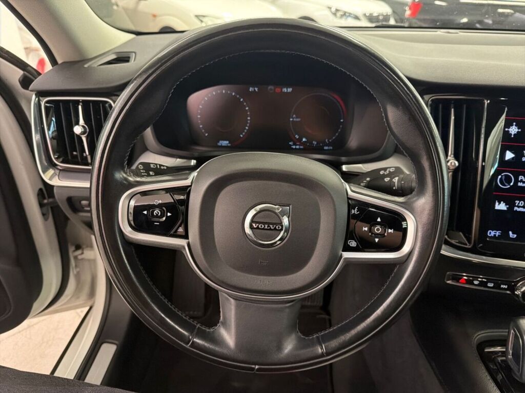 Volvo V60 2021 Valkoinen