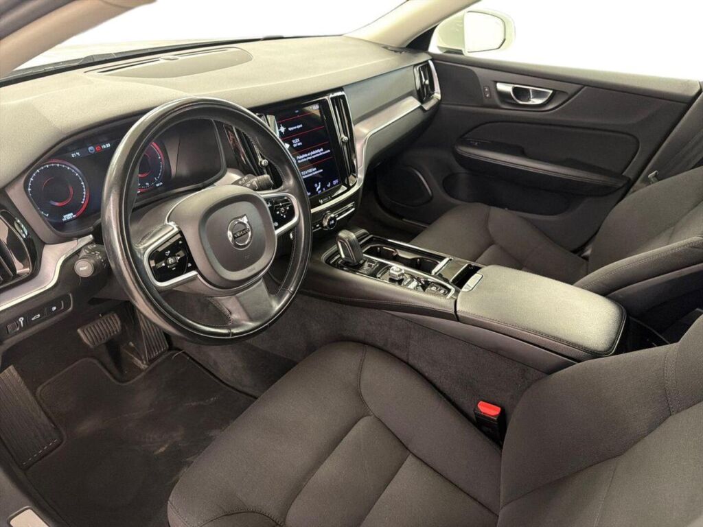 Volvo V60 2021 Valkoinen