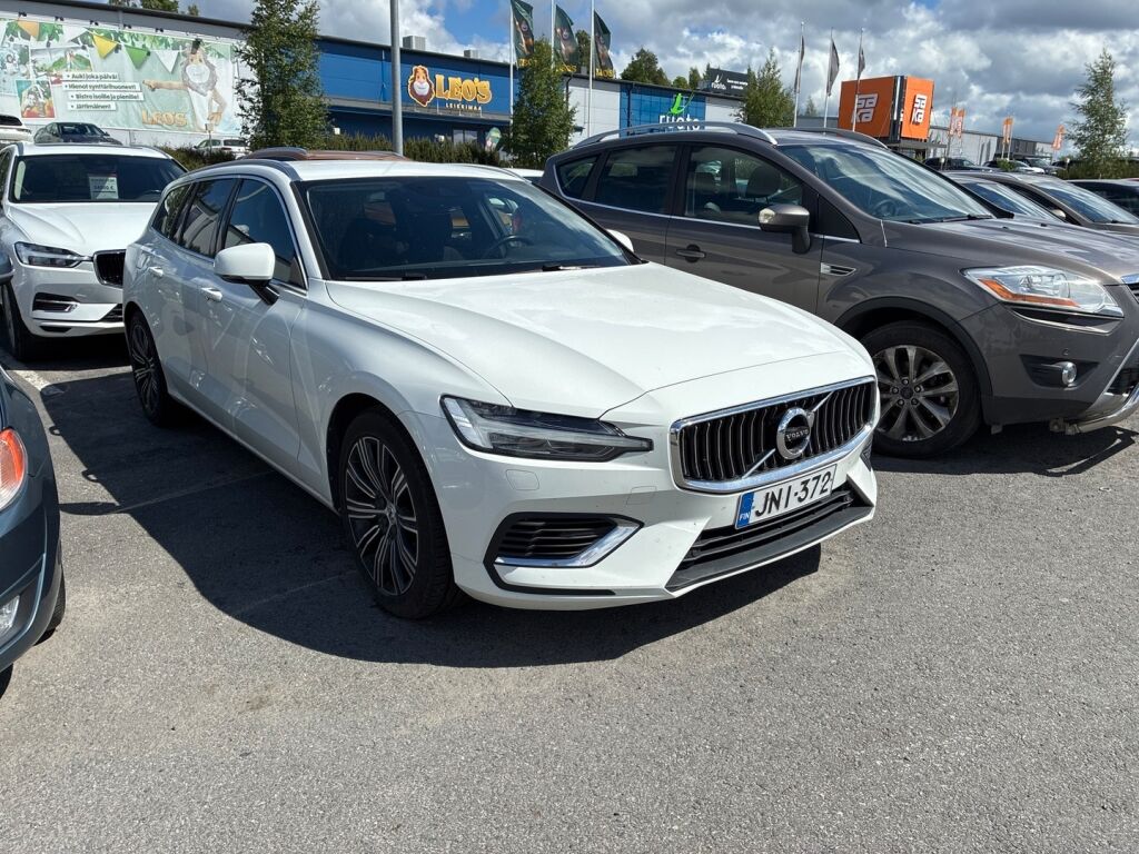 Volvo V60 2021 Valkoinen