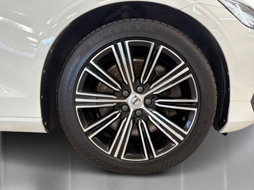 Volvo V60 2021 Valkoinen