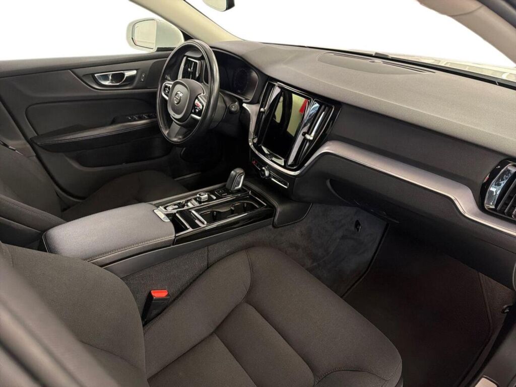 Volvo V60 2021 Valkoinen