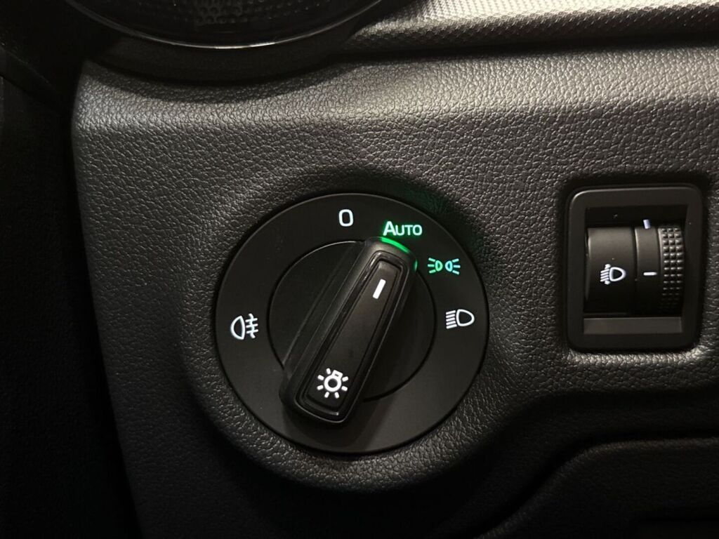 Skoda Fabia 2024 Valkoinen