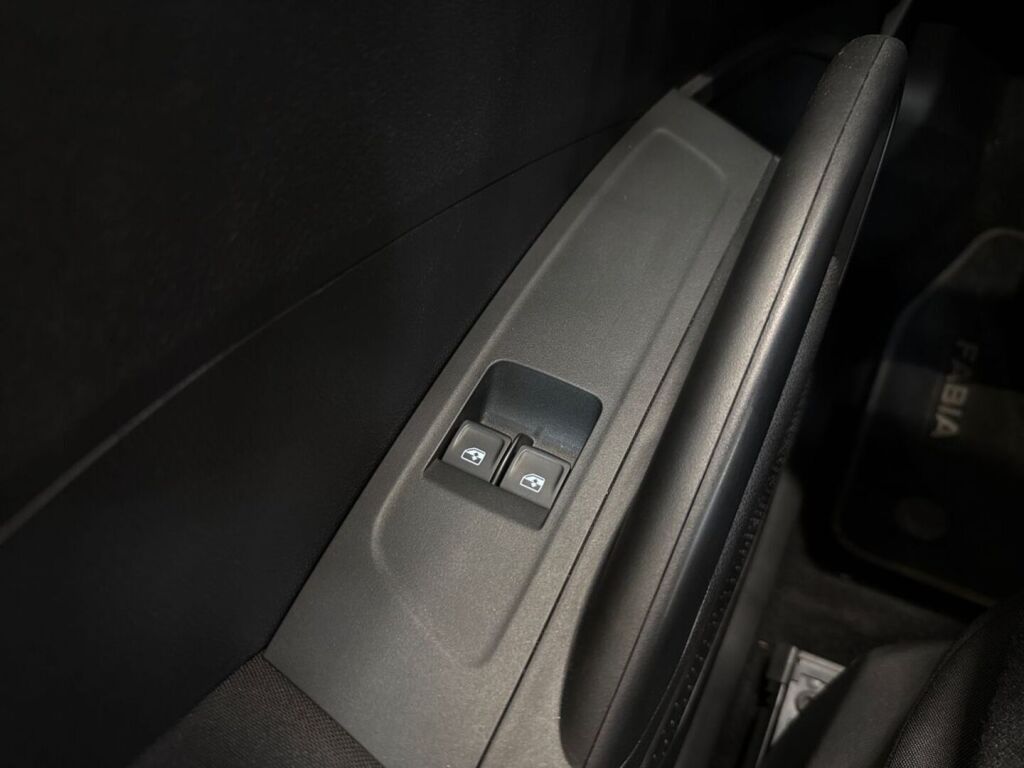 Skoda Fabia 2024 Valkoinen